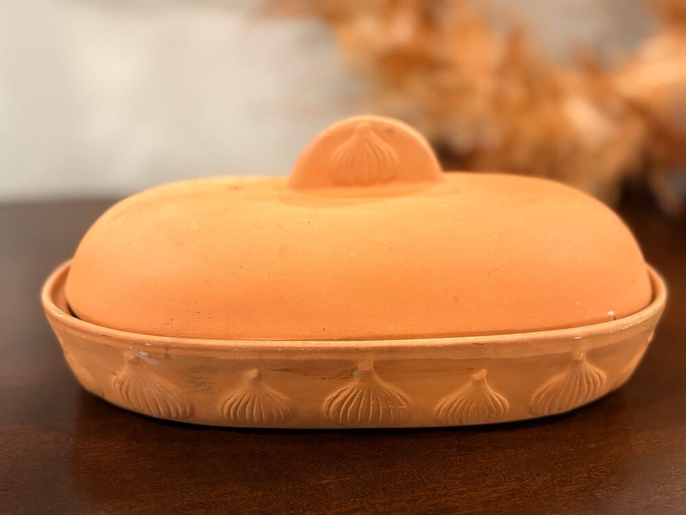 RSVP Terracotta Garlic Roaster 2 Cup Clay Baker Lidded Garlic Bulb Design